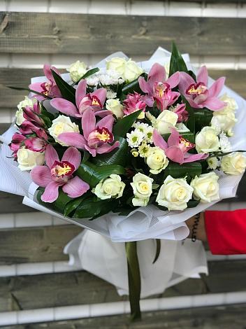 Букет цветов из: Розы и Хризантемы в Свободе