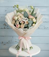 Букет цветов из:  Розы и Лизиантусы в Свободе