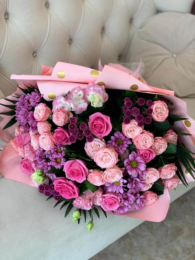 Букет цветов из: Хризантемы, Розы и Лизиантусы в Свободе