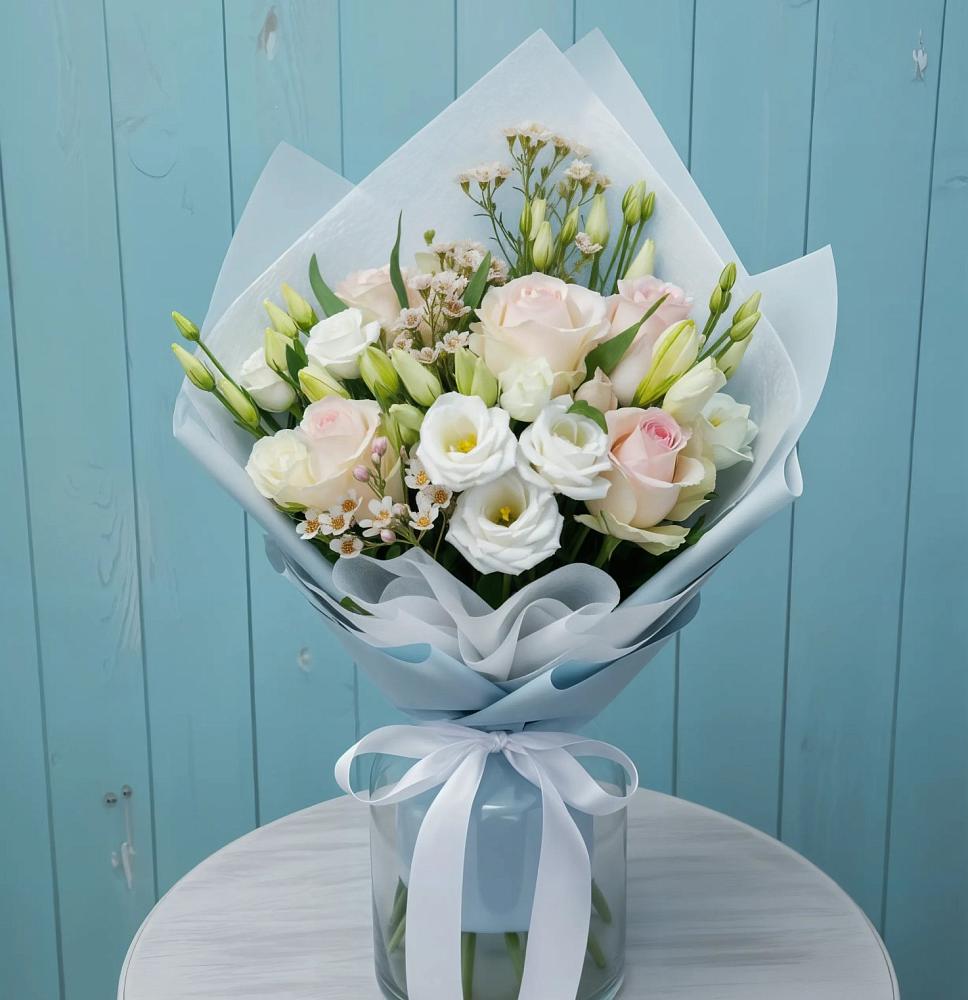 Букет цветов из: Розы и Лизиантусы в Свободе