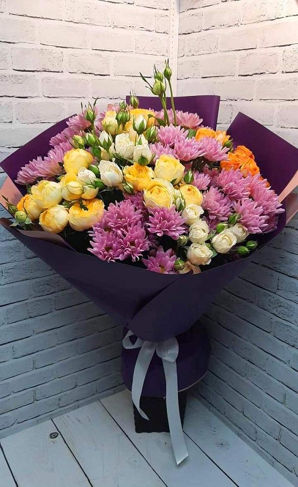 Букет цветов из: Хризантемы и Розы в Свободе