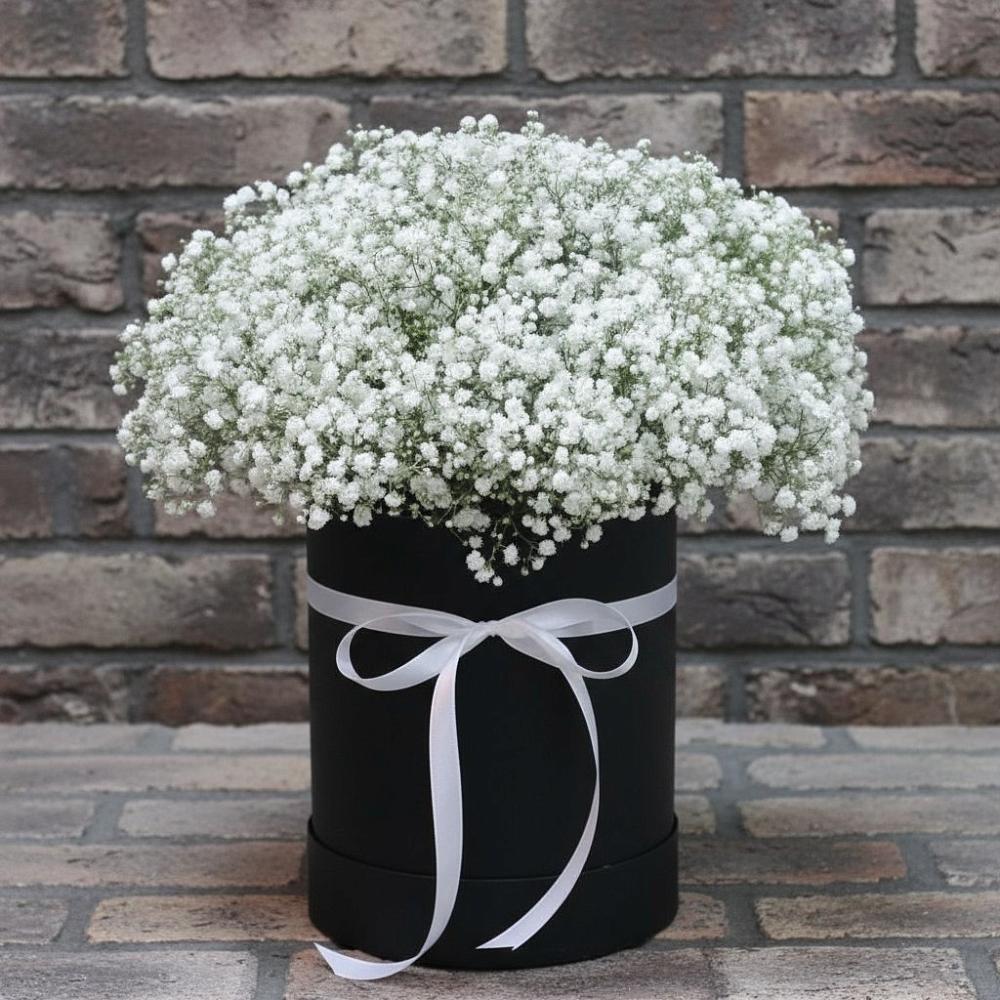 Цветочная композиция из Гипсофила в шляпной коробке в Свободе