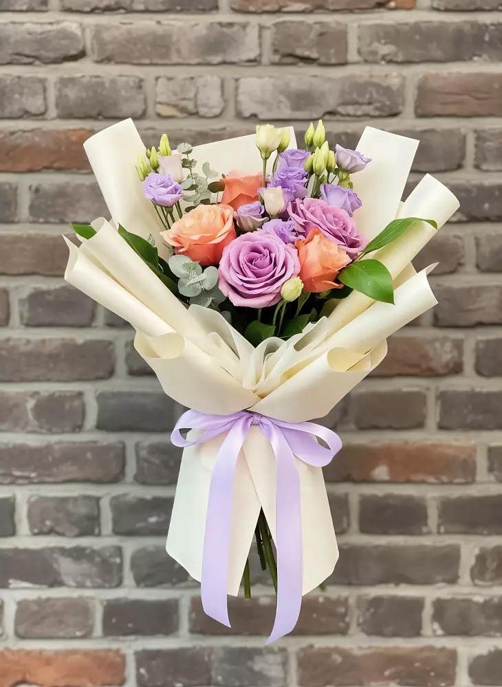 Букет цветов из: Лизиантусы и Розы в Свободе