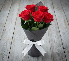Букет 5 Красных роз Эдлесс Лав в Свободе
