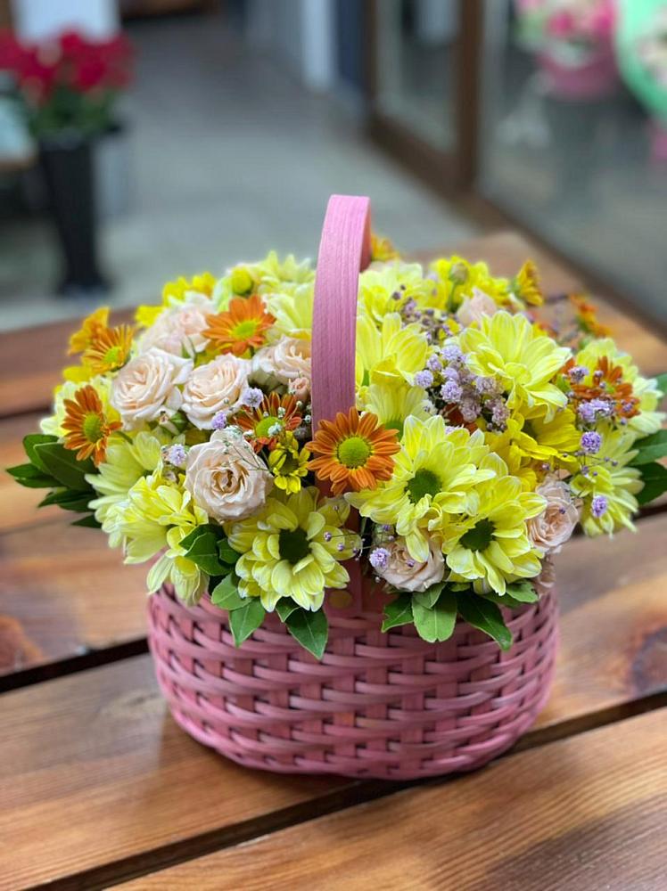 Цветочная композиция из Хризантемы и Розы в корзине в Свободе