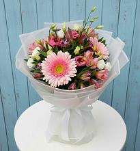 Букет цветов из:  Герберы, Альстромерии и Лизиантусы #REPLACE_PRED# Свободе