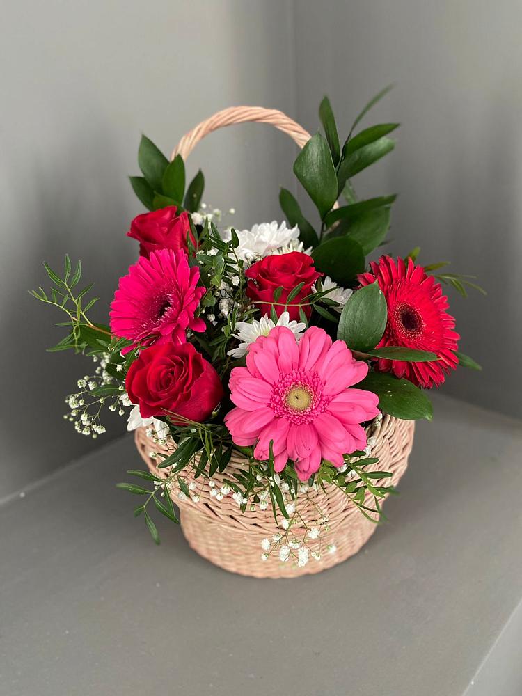 Цветочная композиция из Розы, Хризантемы и Герберы в корзине в Свободе