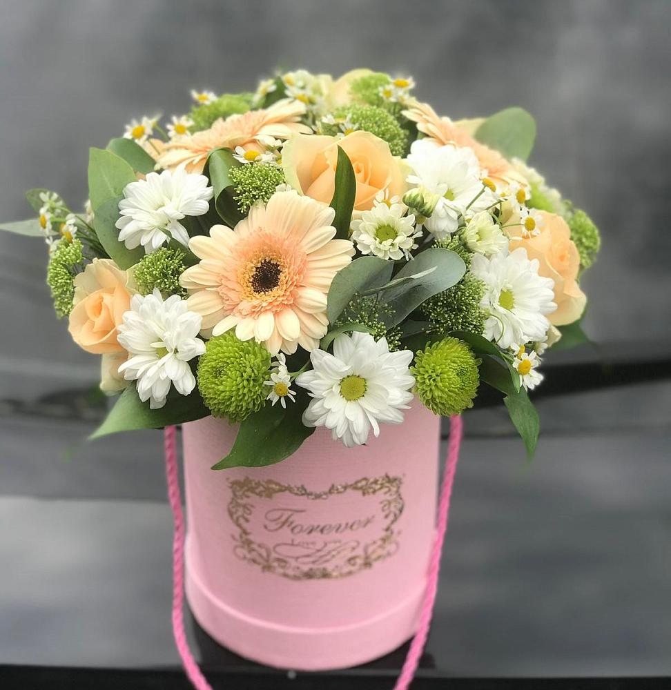 Цветочная композиция из Розы, Герберы и Хризантемы в шляпной коробке в Свободе