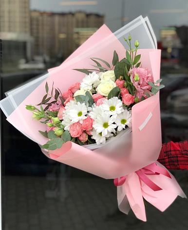 Букет цветов из: Розы, Лизиантусы и Хризантемы в Свободе